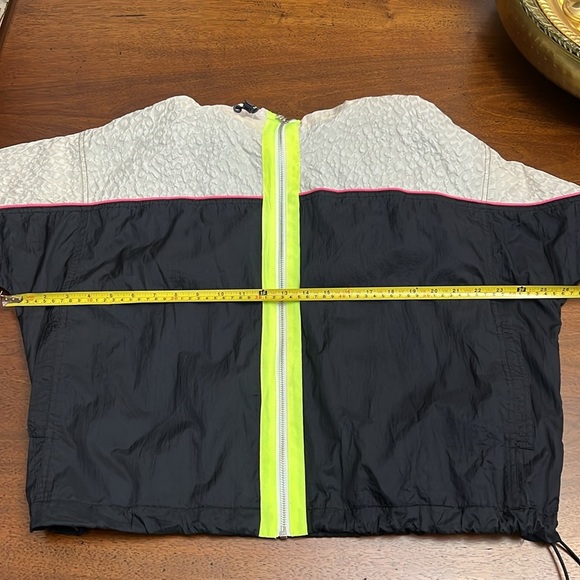 GUESS WINDBREAKER SUPER CUTE GUESS JACKET ZIPPER LIGHT WEIGHT HOODIE STYLE ZIP - Picture 12 of 15